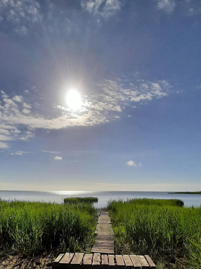 Mere Holiday House Salme Екстериор снимка