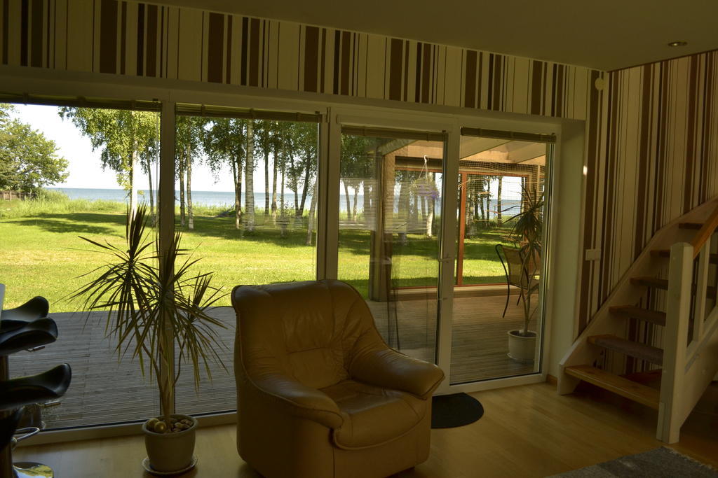Mere Holiday House Salme Стая снимка