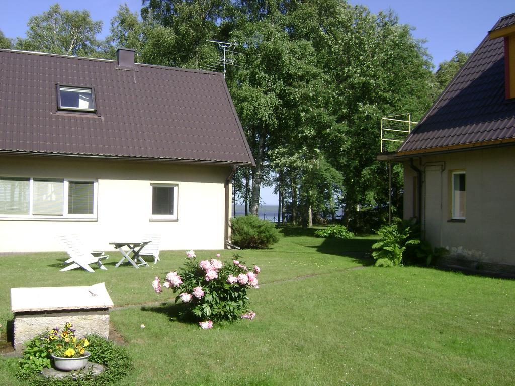 Mere Holiday House Salme Екстериор снимка